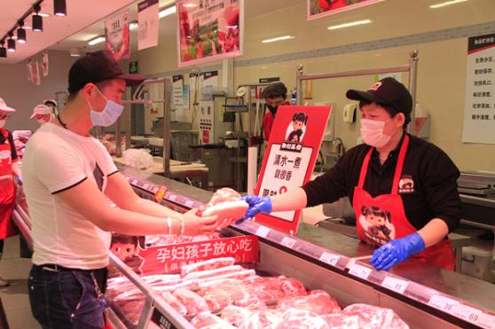 五一节日市场货源充足食品安全 猪肉蛋禽搞促销生鲜食品有保障